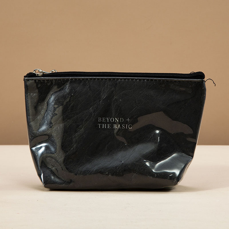 Pourquoi choisir une trousse à maquillage en PVC ?